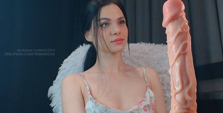D TEMNIKOVA ポルノスター 独占 写真