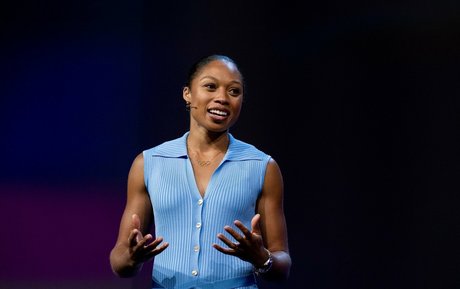 曲線美のラテン系オンリーファンズ アートポルノ 画像