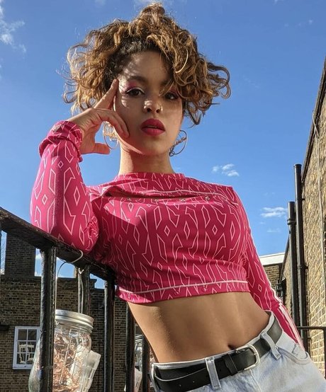 Moya Lothian McLean ポルノスター トップ 写真