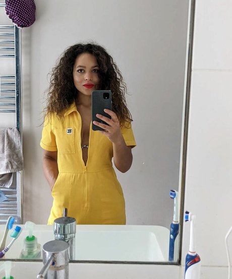 Moya Lothian McLean ヌード女優 ギャラリー