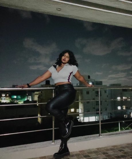 keepinitnejm ヌードスター 写真