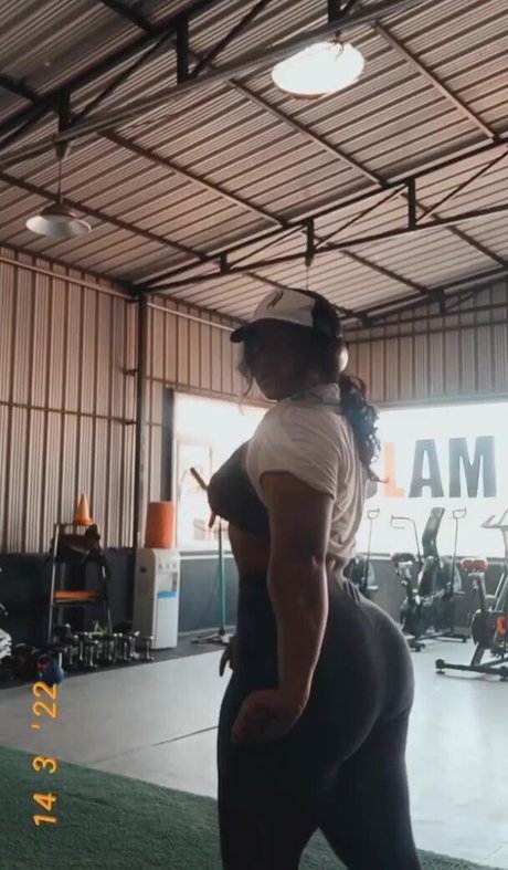 keepinitnejm アダルトモデル 写真