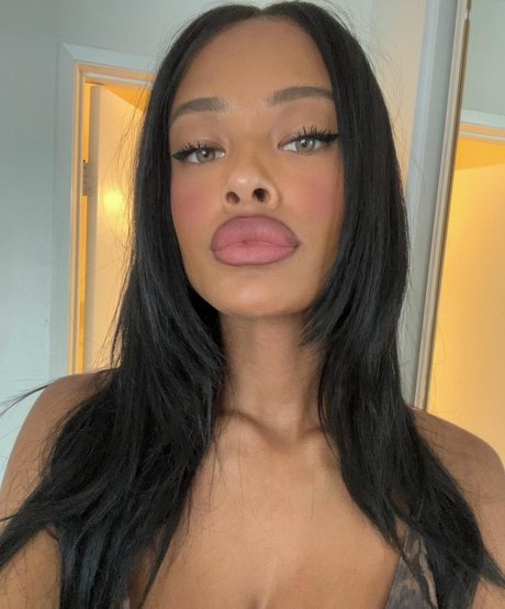 Vinetria エロティックモデル ギャラリー