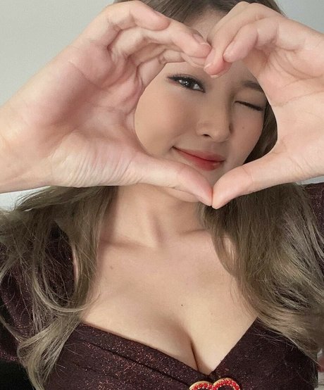 YoonHyoonAikuros 最高のポルノスター 写真