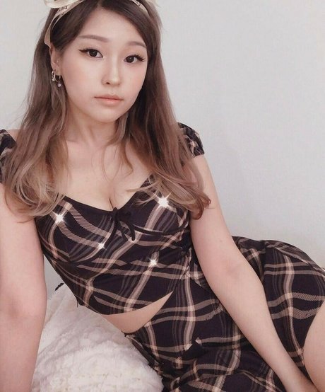 YoonHyoonAikuros 美しいモデル 写真
