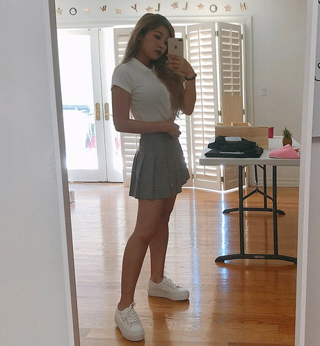 YoonHyoonAikuros ポルノスター 写真