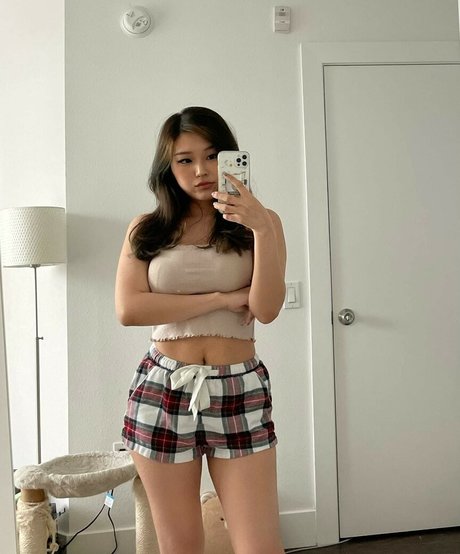 YoonHyoonAikuros ポルノスター 高品質 写真