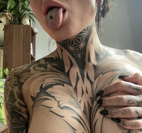 ravenwynter セクシー女優 写真