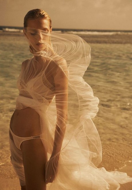 赤毛の痴女オンリーファンズ ホットヌード 写真