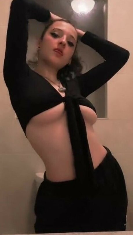 成熟した巨乳オンリーファンズ 裸 画像