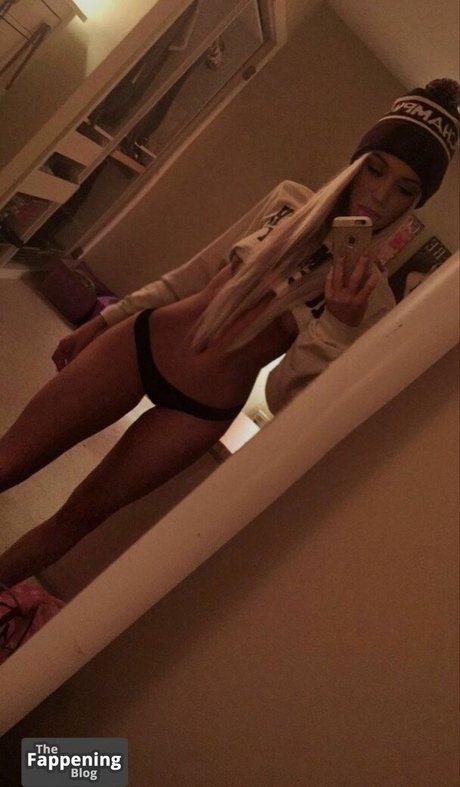 Alexandra Cooper 裸のスター 画像