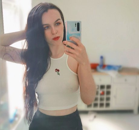 BBC 妊娠 オンリーファンズ 美しいヌード 画像