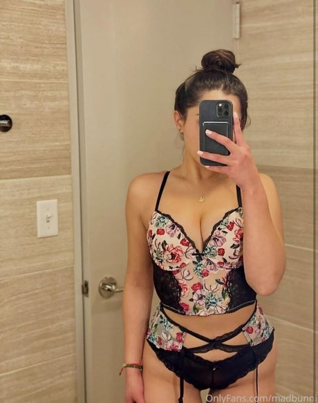 ブラックマジックオンリーファンズ セックス 写真