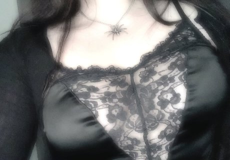 Crucifixkittie ヌードスター 写真