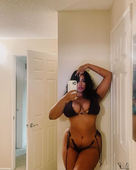 毛深い足のオンリーファンズ アートヌード 画像