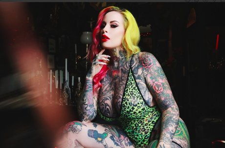 Kandyisbadass ヌードモデル 画像