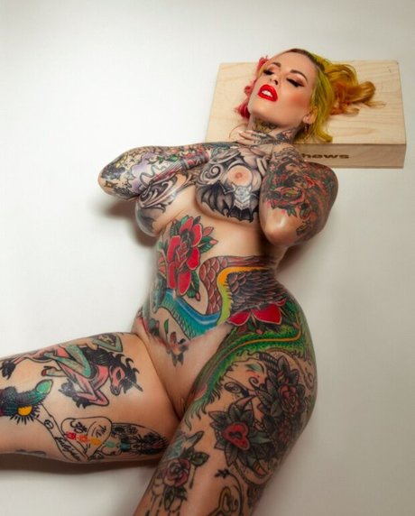 Kandyisbadass 裸のポルノスター 写真