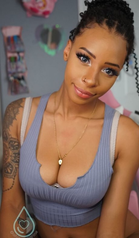 ポルノスターオンリーファンズ ホットヌード 画像