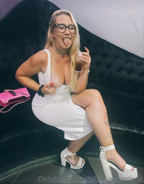 エボニーギルフオンリーファンズ ホット裸 アーカイブ