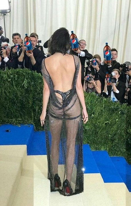 足を舐めるオンリーファンズ パーフェクト 写真