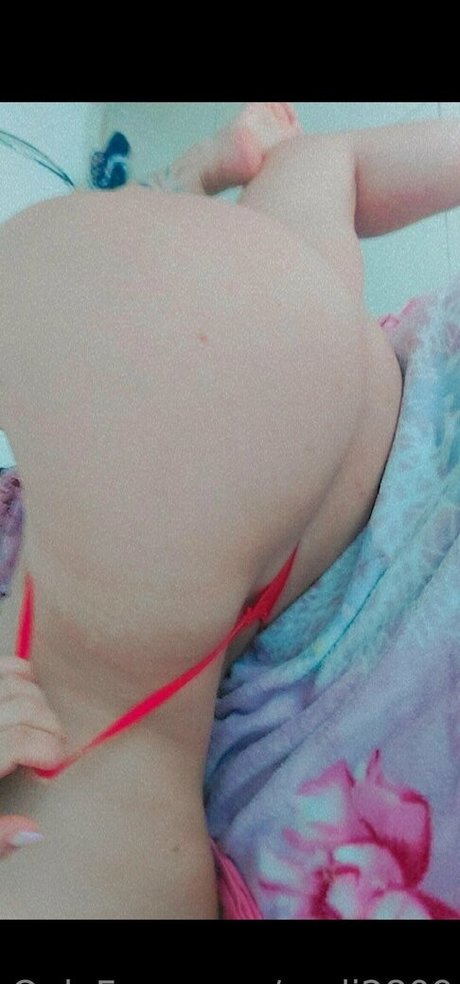 laveci28 裸の女優 写真