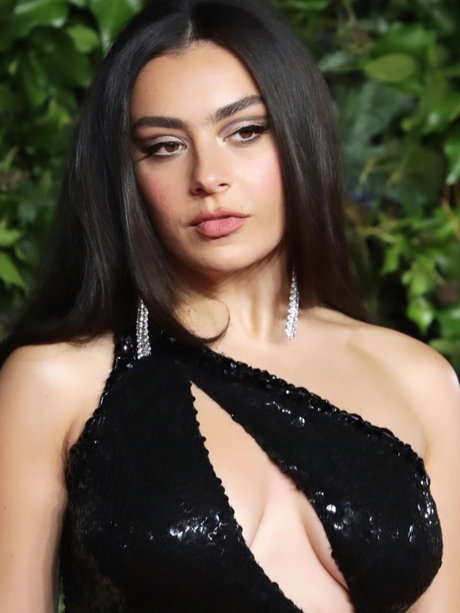 ディック評価オンリーファンズ アートヌード 画像