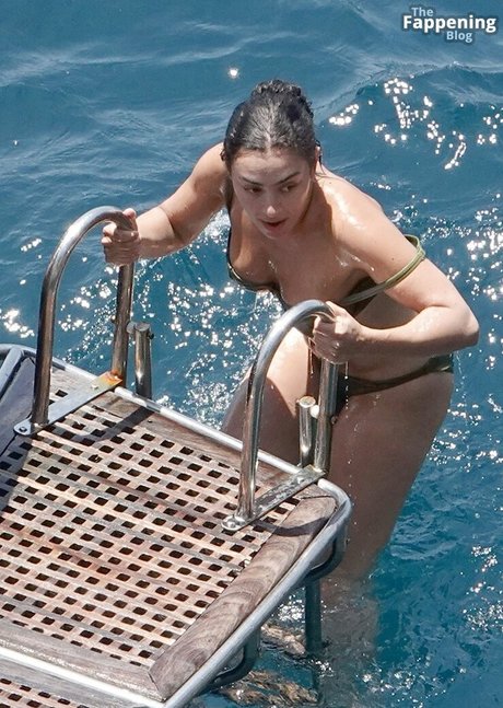 痩せた美女オンリーファンズ ヌード 画像