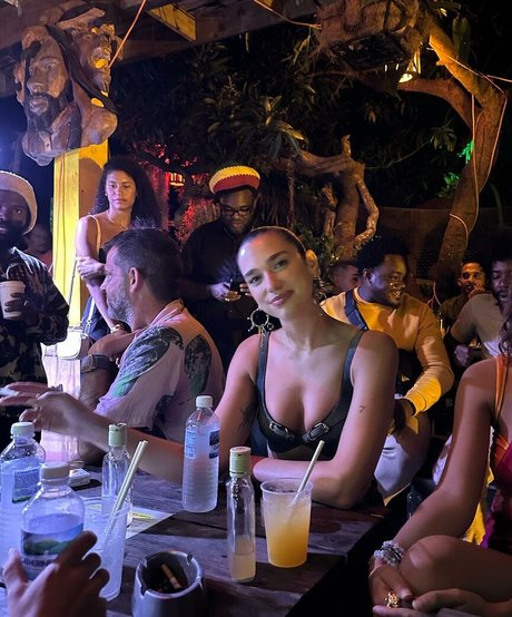 巨根アナルオンリーファンズ ホット裸 写真