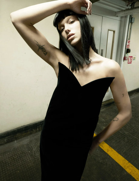 ヌード自撮りオンリーファンズ ホットセックス 写真