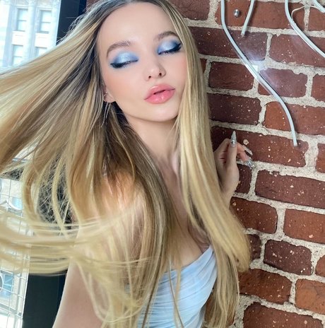 Dove Cameron 素敵なスター 画像