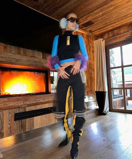 黒檀の濡れたおまんこオンリーファンズ セクシー 写真