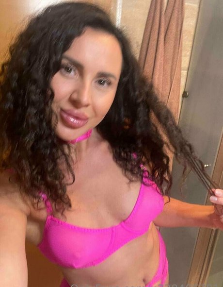 曲線美のシーメールオンリーファンズ セクシーxxx 写真