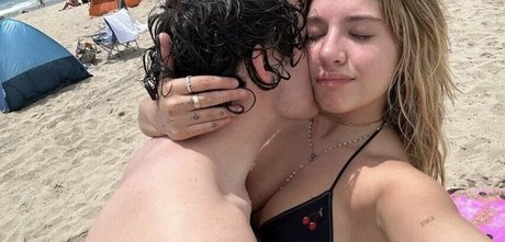 Mackenzie Ziegler アートポルノスター 写真