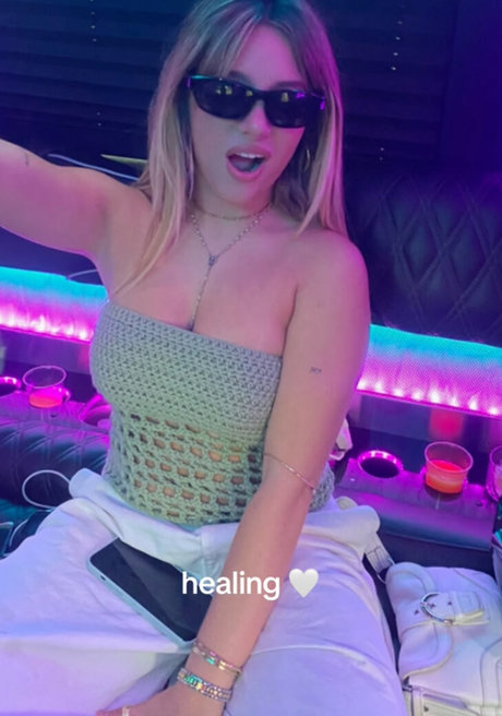 Mackenzie Ziegler スター ヌード 写真