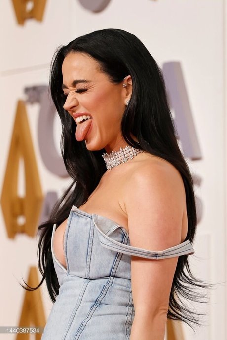 偽おっぱいオンリーファンズ セクシーヌード 写真