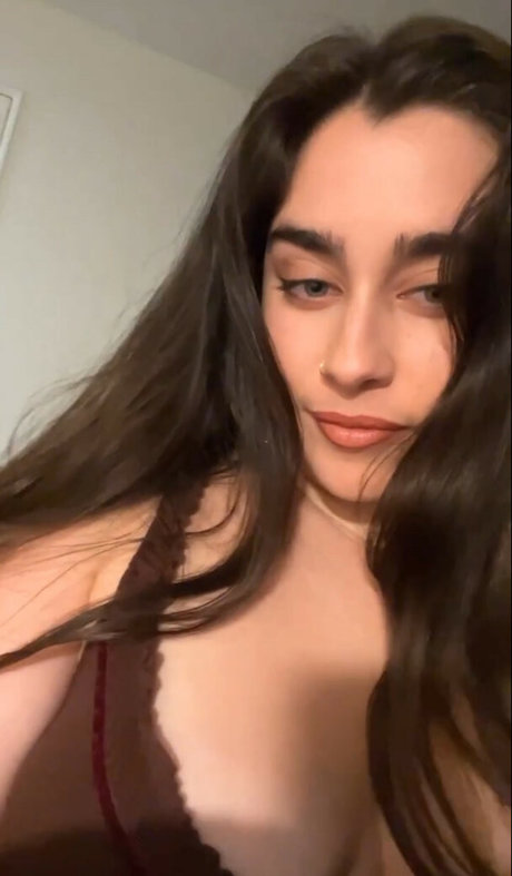 Lauren Jauregui ポルノモデル 画像