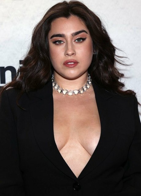 Lauren Jauregui 完璧なモデル 画像