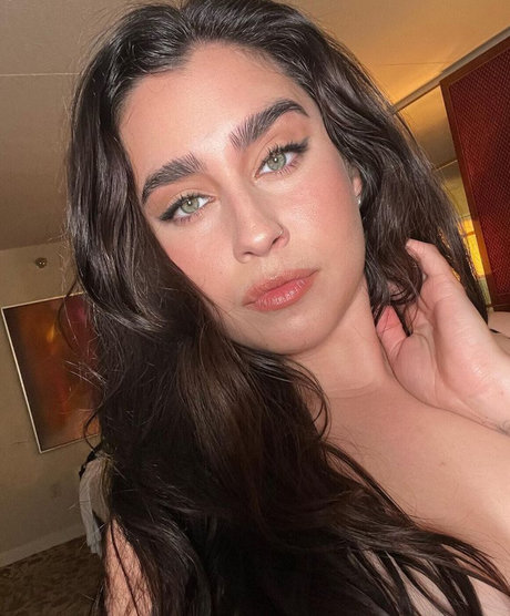 Lauren Jauregui 完璧なスター 写真