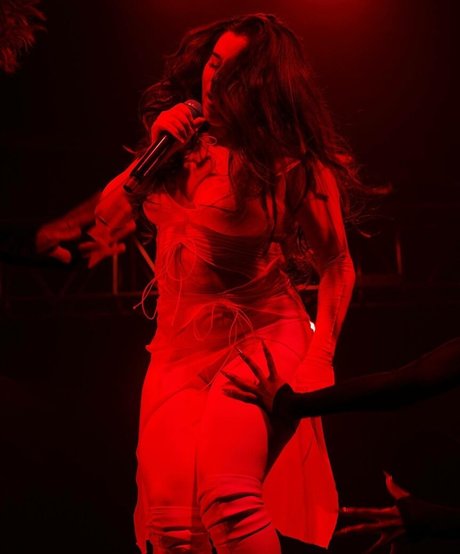 Lauren Jauregui セックスモデル 写真