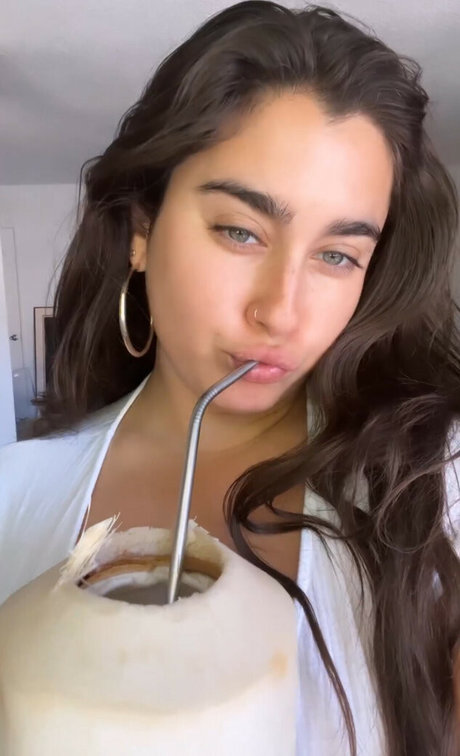 Lauren Jauregui アダルト女優 写真