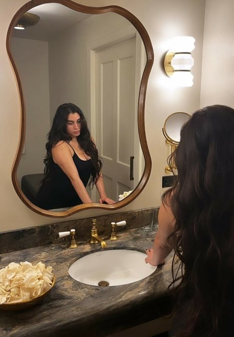 Lauren Jauregui ヌードスター 写真