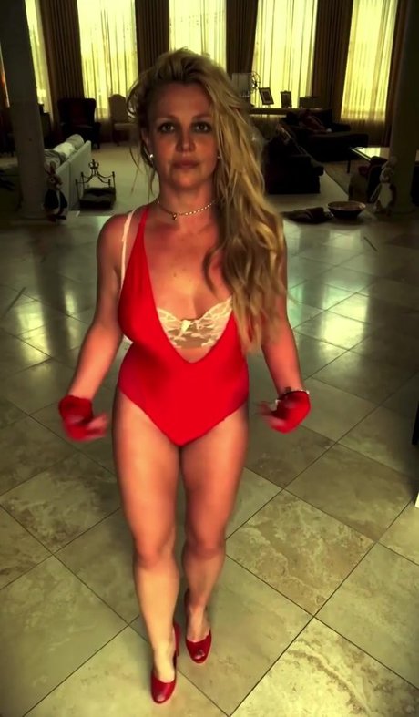 小さいチンポのシーメールオンリーファンズ セクシーxxx 写真