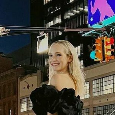 Candice King ヌードのポルノスター ギャラリー