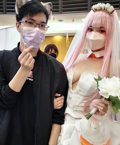 金髪巨乳オンリーファンズ ホットセックス 写真
