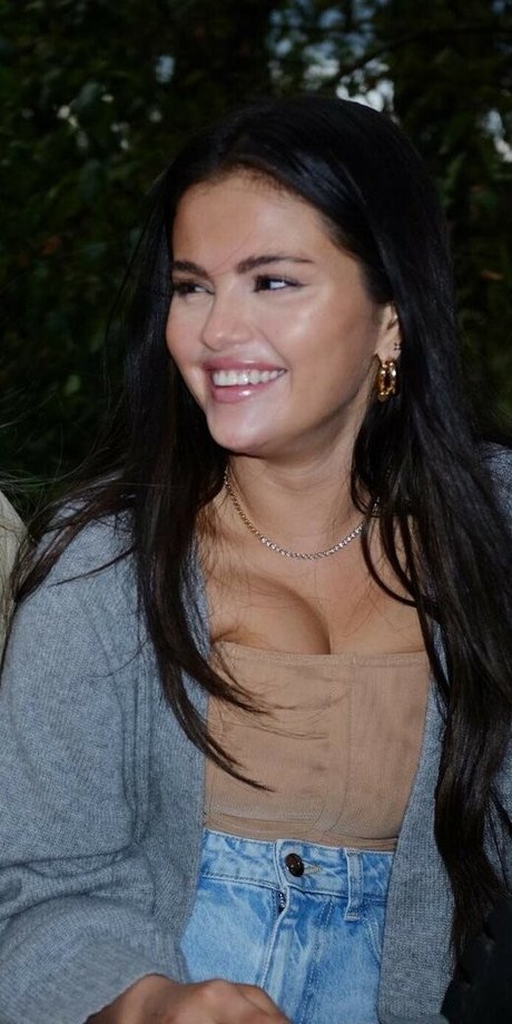 裸のシャワー オンリーファンズ セックス ギャラリー