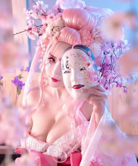 オンリーファンズで アート裸 写真