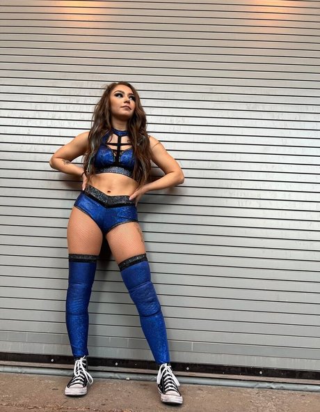 Skye Dolecki 裸の女優 ギャラリー