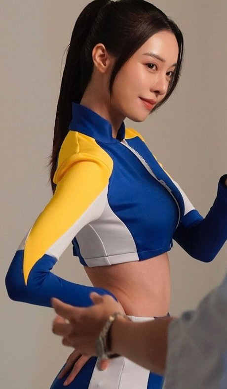 筋肉質な熟女オンリーファンズ 無料セクシー 写真