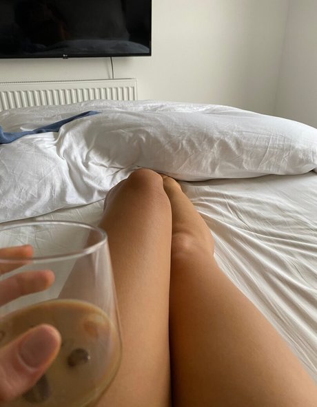 ブラックマジックオンリーファンズ セクシー裸 写真