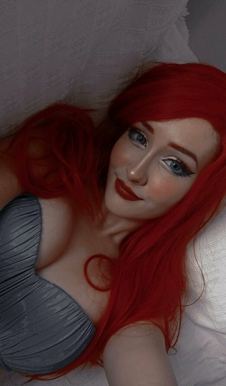 尖ったおっぱいオンリーファンズ 美しい裸 写真
